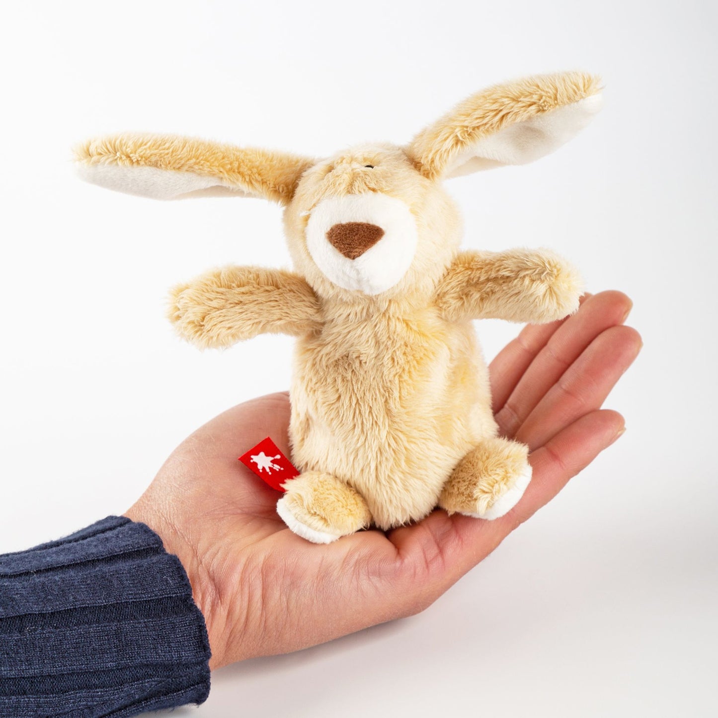 Das süße Mini Kuscheltier Hase Sweety ist aus weichen Materialien gefertigt und eignet sich ideal zum Kuscheln.