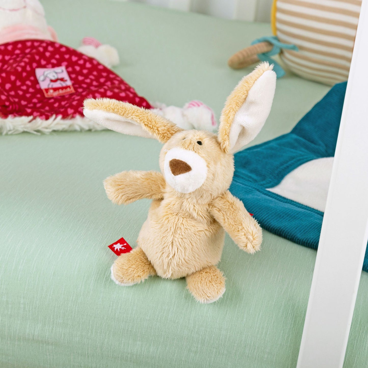 Süß, weich und ein idealer Begleiter für dein Kind: Mini Kuscheltier Hase Sweety von sigikid.