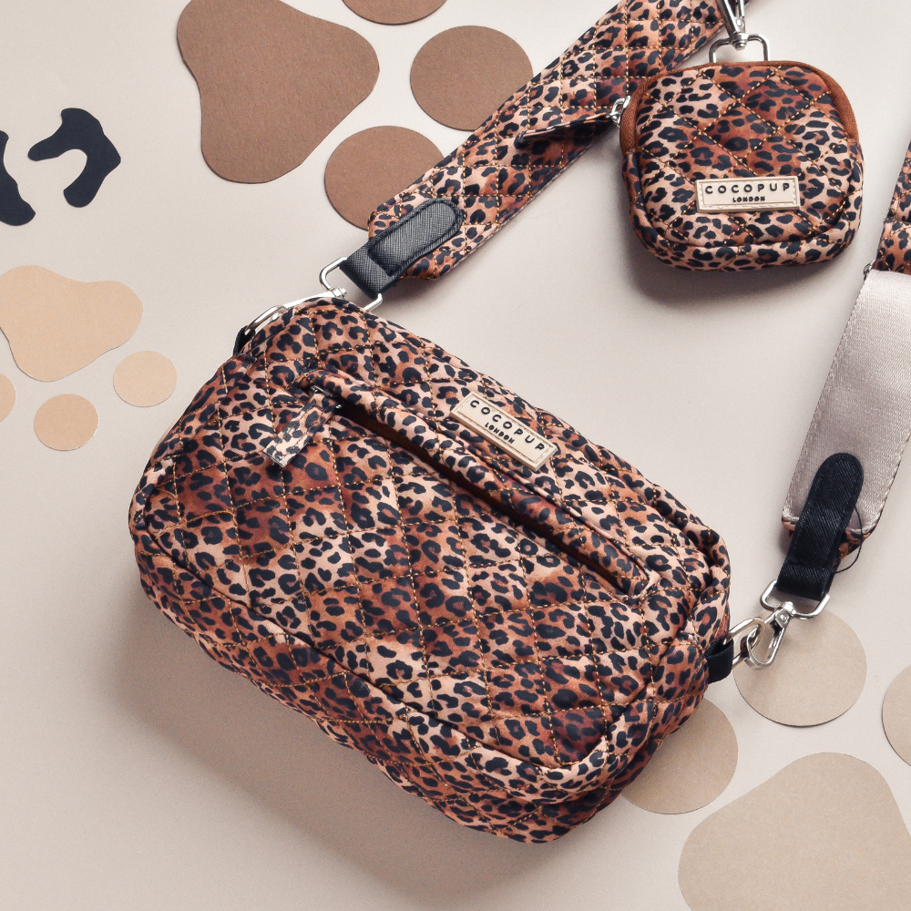Die vielseitige Hundebag mit Poop Bag Spender und mehreren Fächern – ideal für die Aufbewahrung von Leckerlis und Poop Bags.