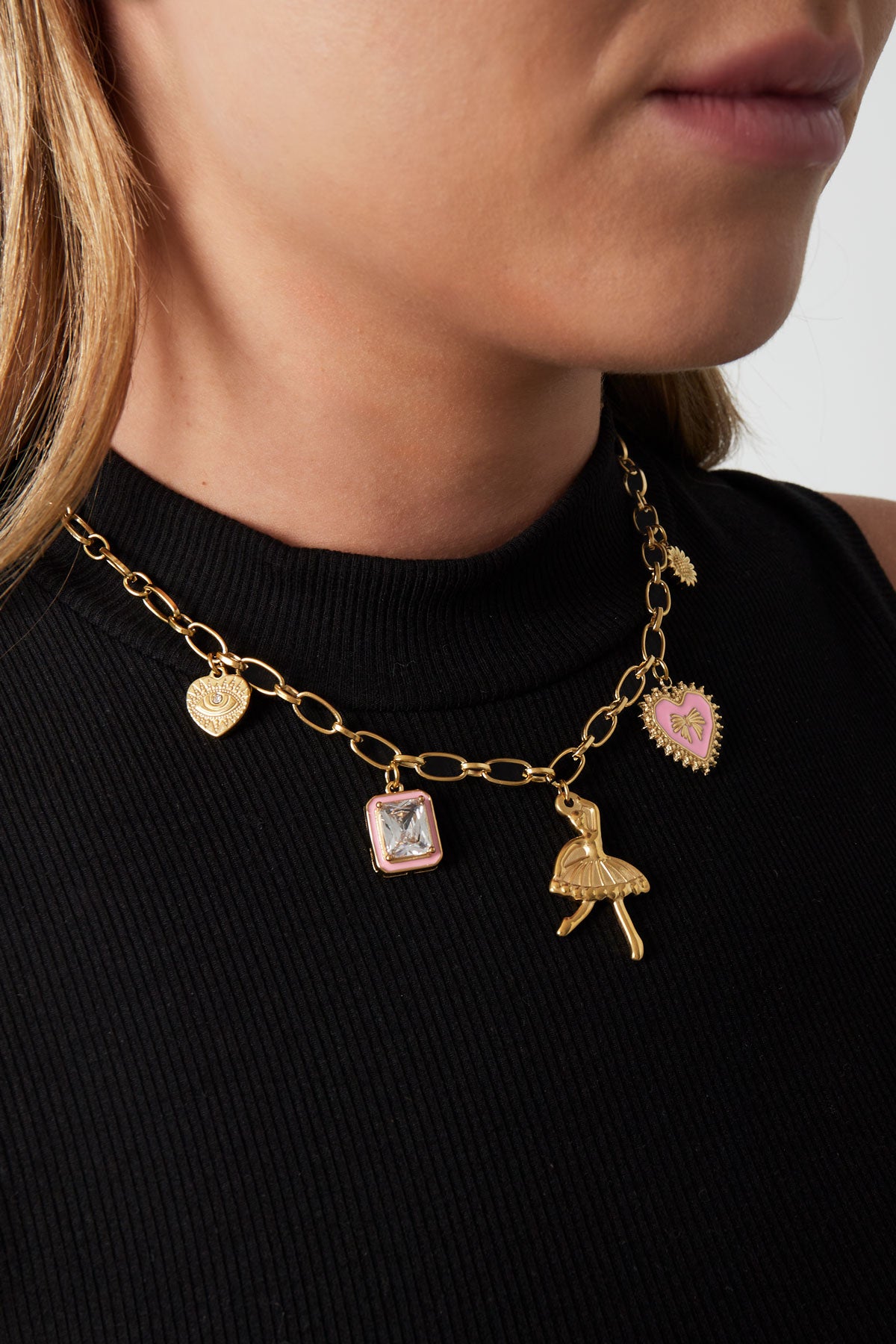Charm-Halskette „Colorful Dancer“ in Gold – mit Herz- und Ballerinacharm aus Edelstahl