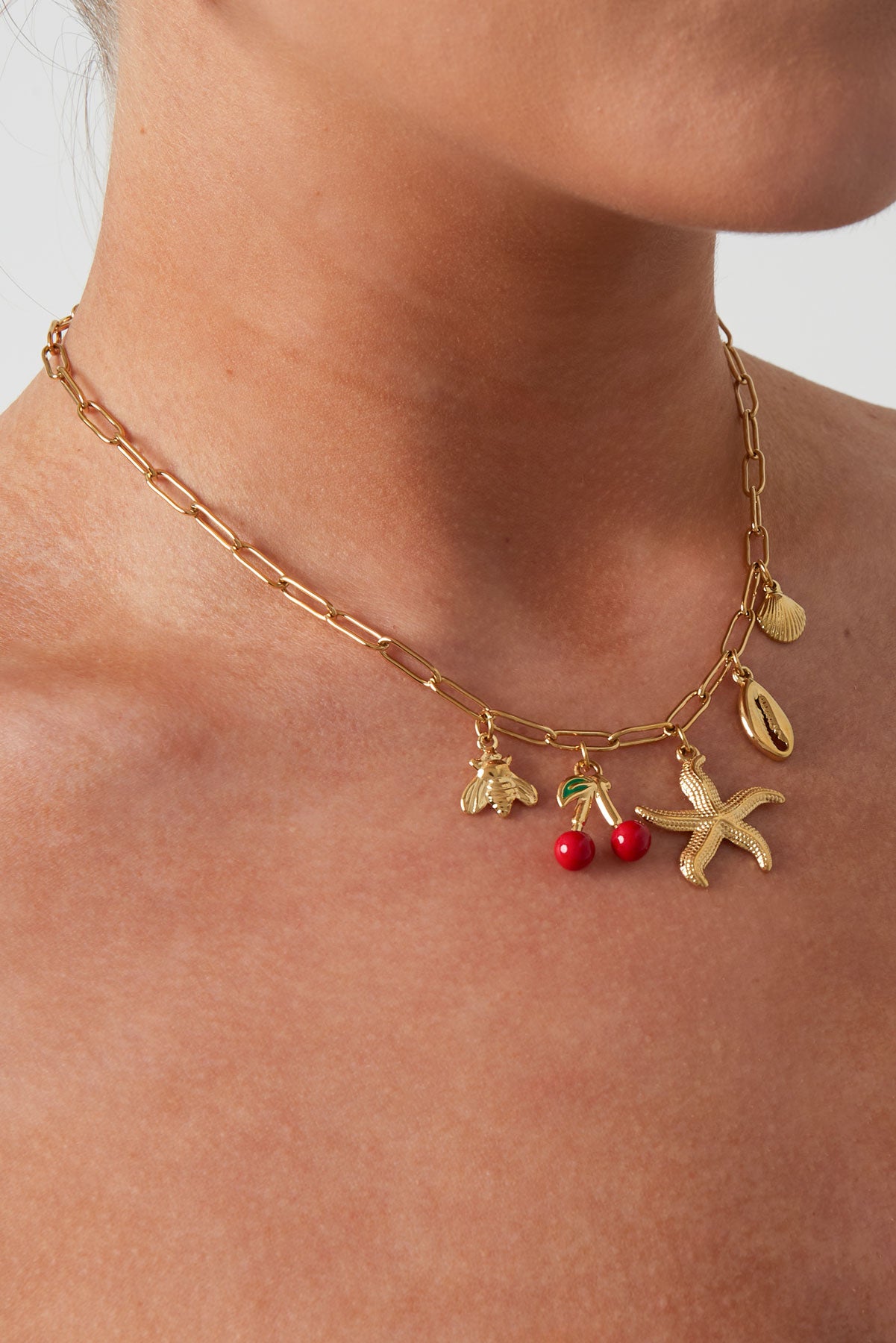 Charm-Halskette „Summer Love“ in Gold – Seestern-, Muschel-, Kirsche- und Bienencharms für den ultimativen Sommerlook