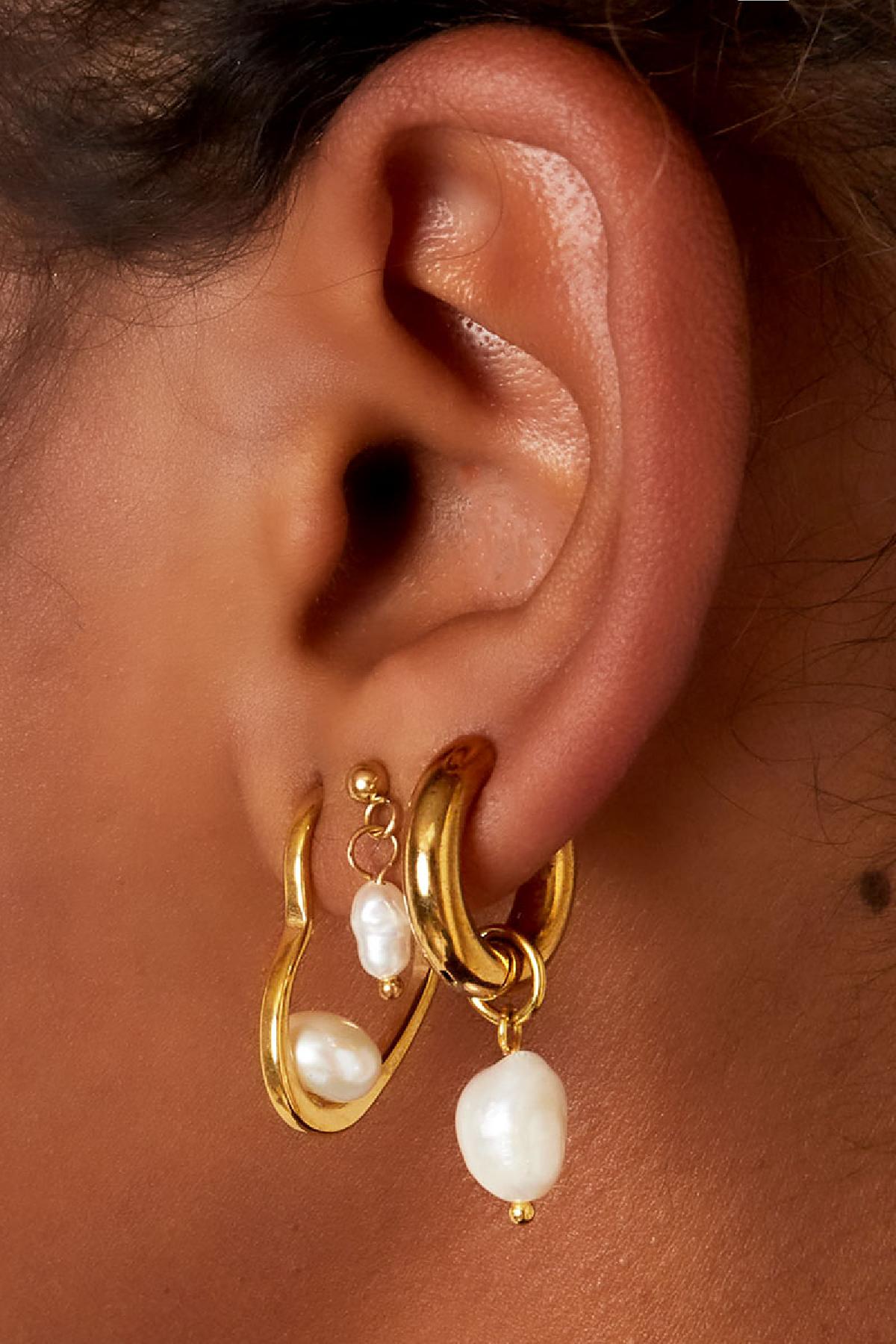 Perlenohrringe in gold