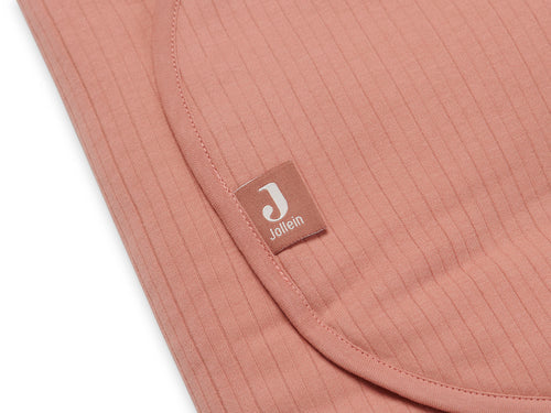 Jollein Pucktuch mit Ohren in Rosewood – universelle Decke für den Maxi-Cosi oder andere Autokindersitze.