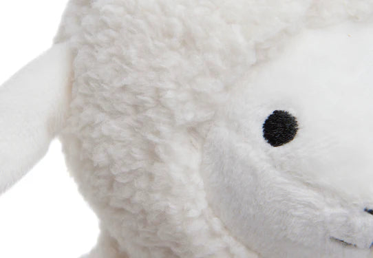 Mit dem flauschigen Lamm-Kuscheltier von Jollein erhält dein Baby einen weichen Freund für süße Träume und Wohlfühlmomente.