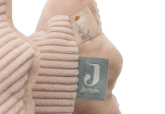Detailaufnahme des Musikanhängers "Lovely Birds" mit den weichen Stoffen und der sanften Melodie.