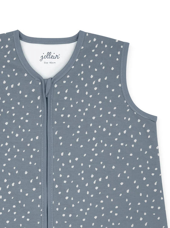 Jolleins Baby-Schlafsack aus Jersey in Spickle Grey ist der perfekte Begleiter für dein Baby – weich, bequem und ideal für einen erholsamen Schlaf.