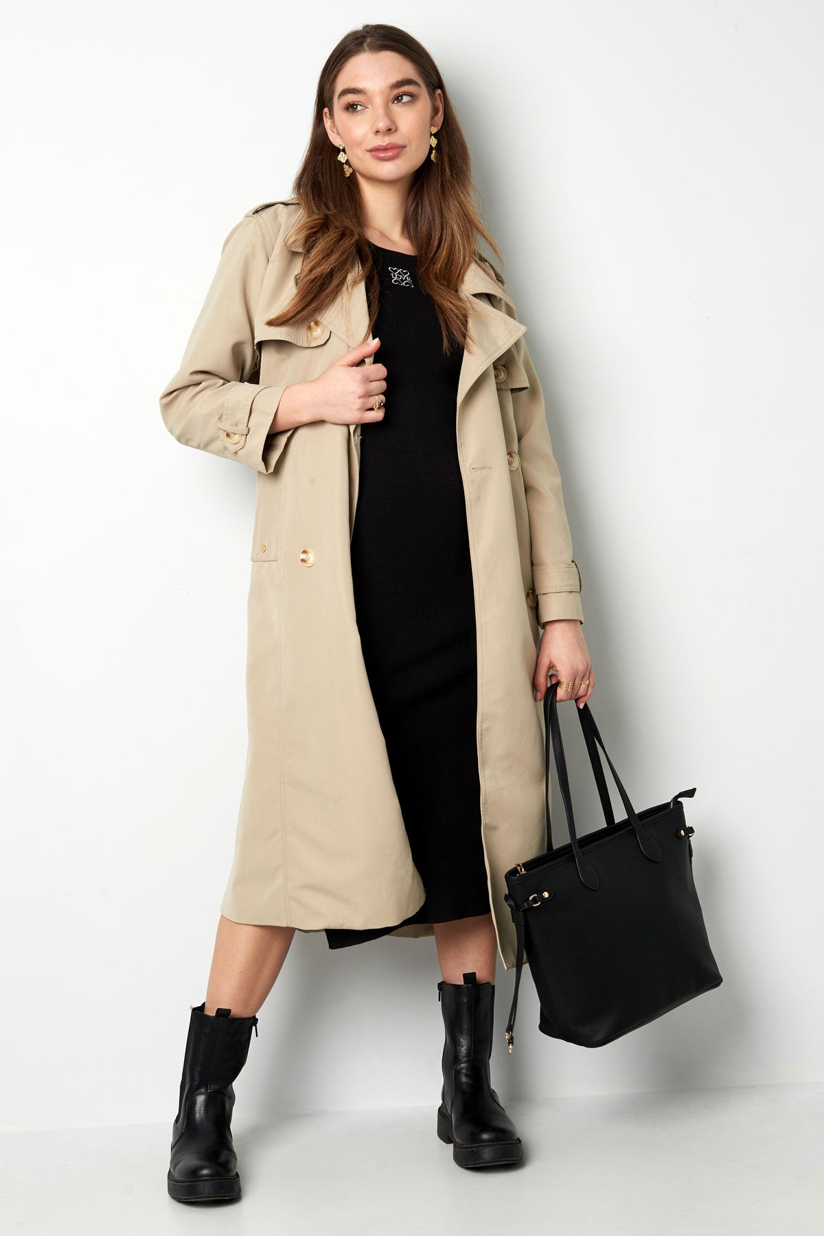 Schwarzes Strickkleid mit 'Love' Schriftzug – Trendig und bequem
