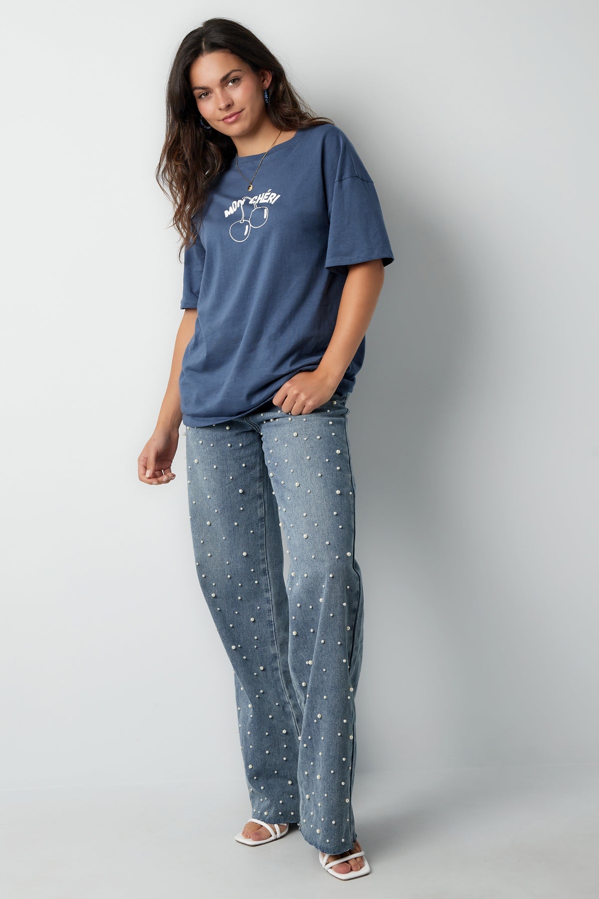 Blaues T-Shirt „Mon Cheri“ mit süßem Schriftzug und Kirsche – ideal für legere Outfits
