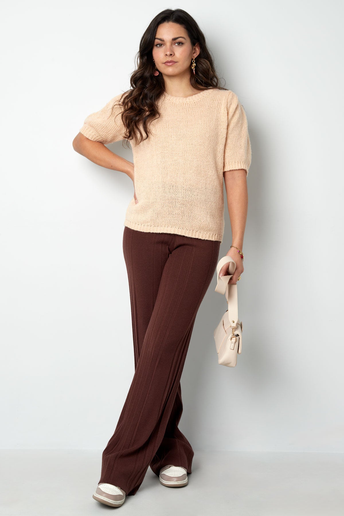 Das Basic-Shirt in Rosa mit Puffärmeln und eleganter Schleife – vielseitig und bequem