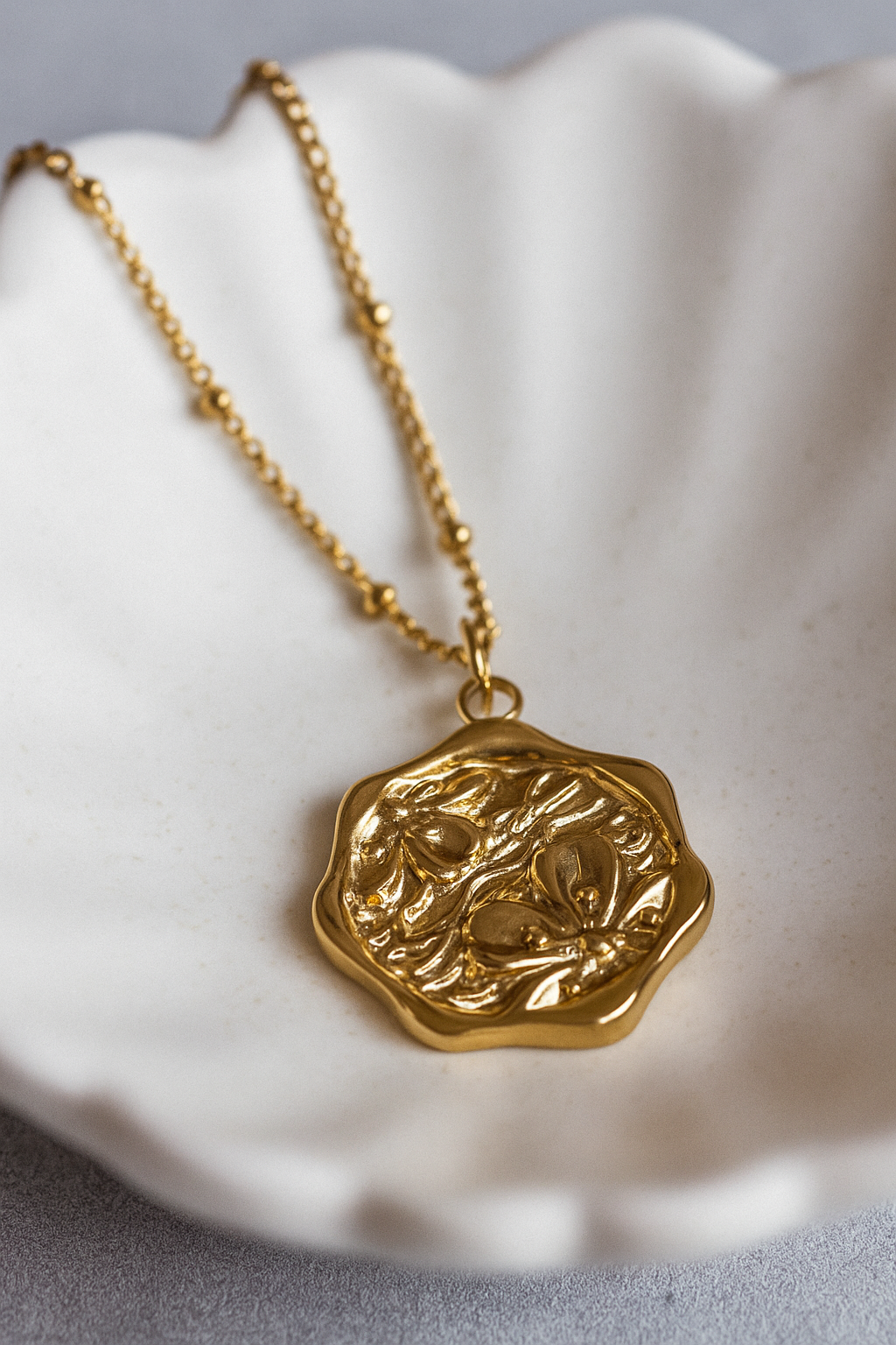 Golden Nature Emblem Kette