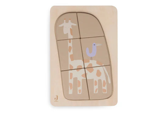 Das Holzpuzzle „Giraffe“ von Jollein sorgt für spielerisches Lernen – ideal, um die motorischen Fähigkeiten deines Babys zu fördern.
