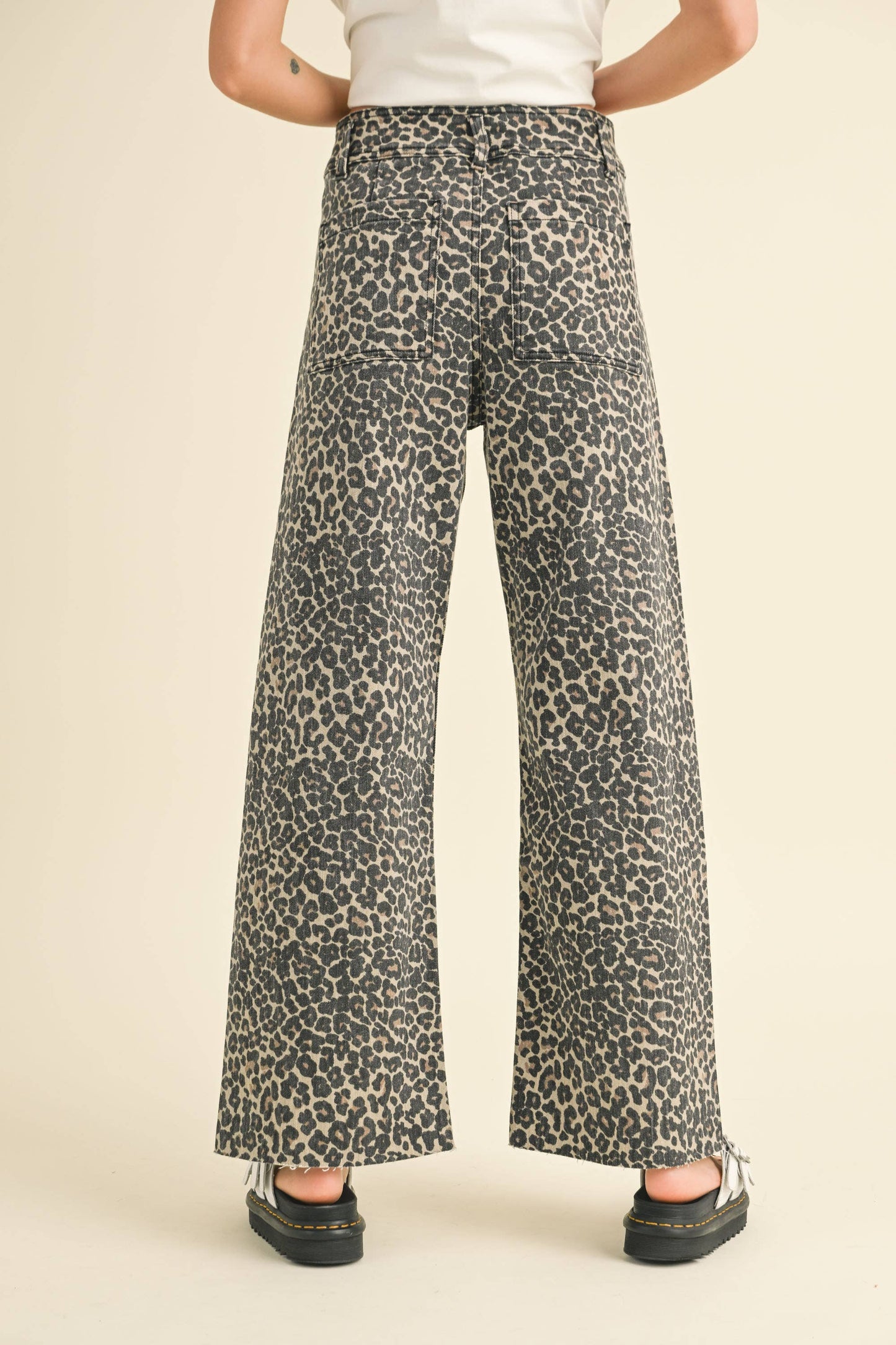 Wide-Leg-Jeans mit Leopardenmuster