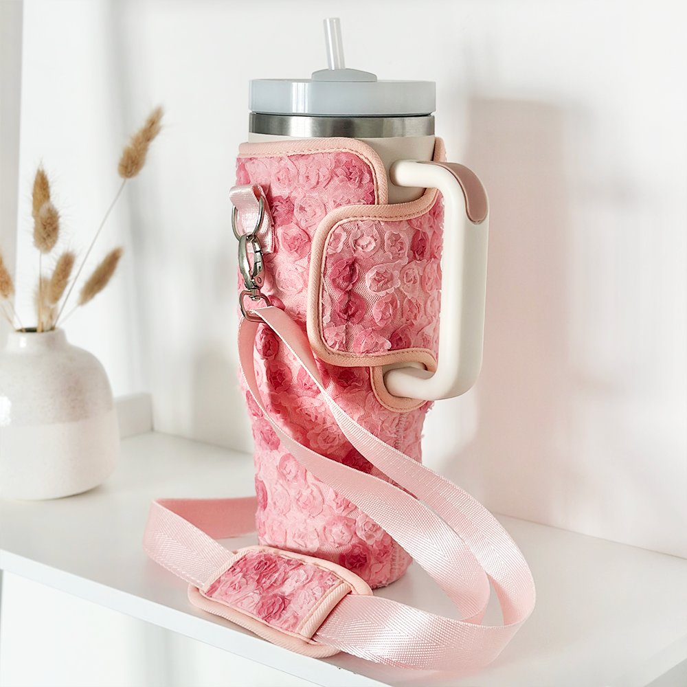 Einzigartiger Schutz mit einem floralen Akzent – Die 3D-Floral Tumbler-Hülle bietet dir nicht nur Funktionalität, sondern auch eine modische Note mit ihrem eleganten Blumenmuster.
