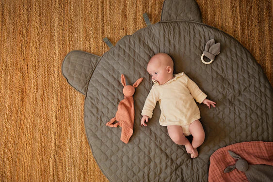 Jollein Kuscheldecke Storm Grey Baby – sanfte Kuscheldecke in stilvollem Design für dein Baby.