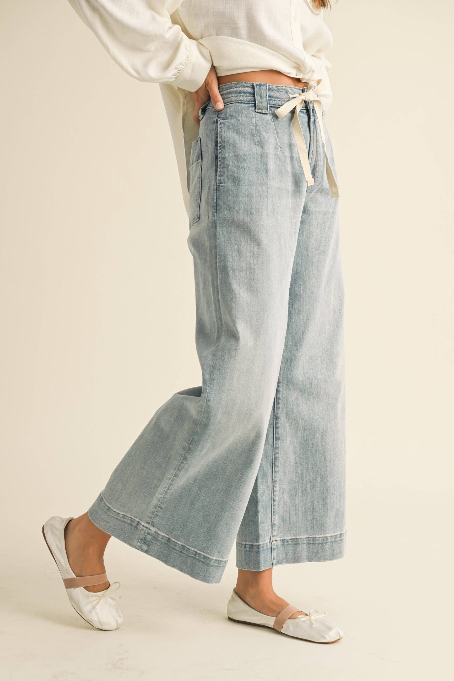 Wide-Leg-Jeans mit Schleife