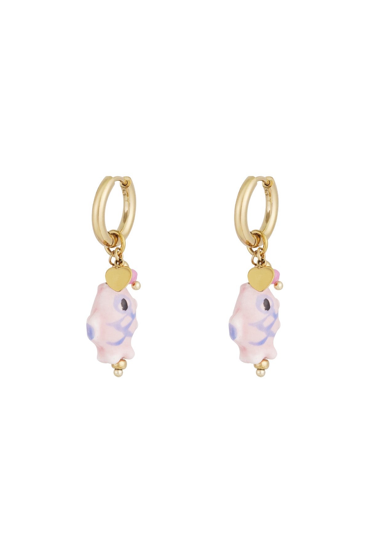 Die Ohrringe mit Fisch-Charm in Rosa – ein stylisches Accessoire aus vergoldetem Edelstahl, Keramik, Hämatit und Glasperlen