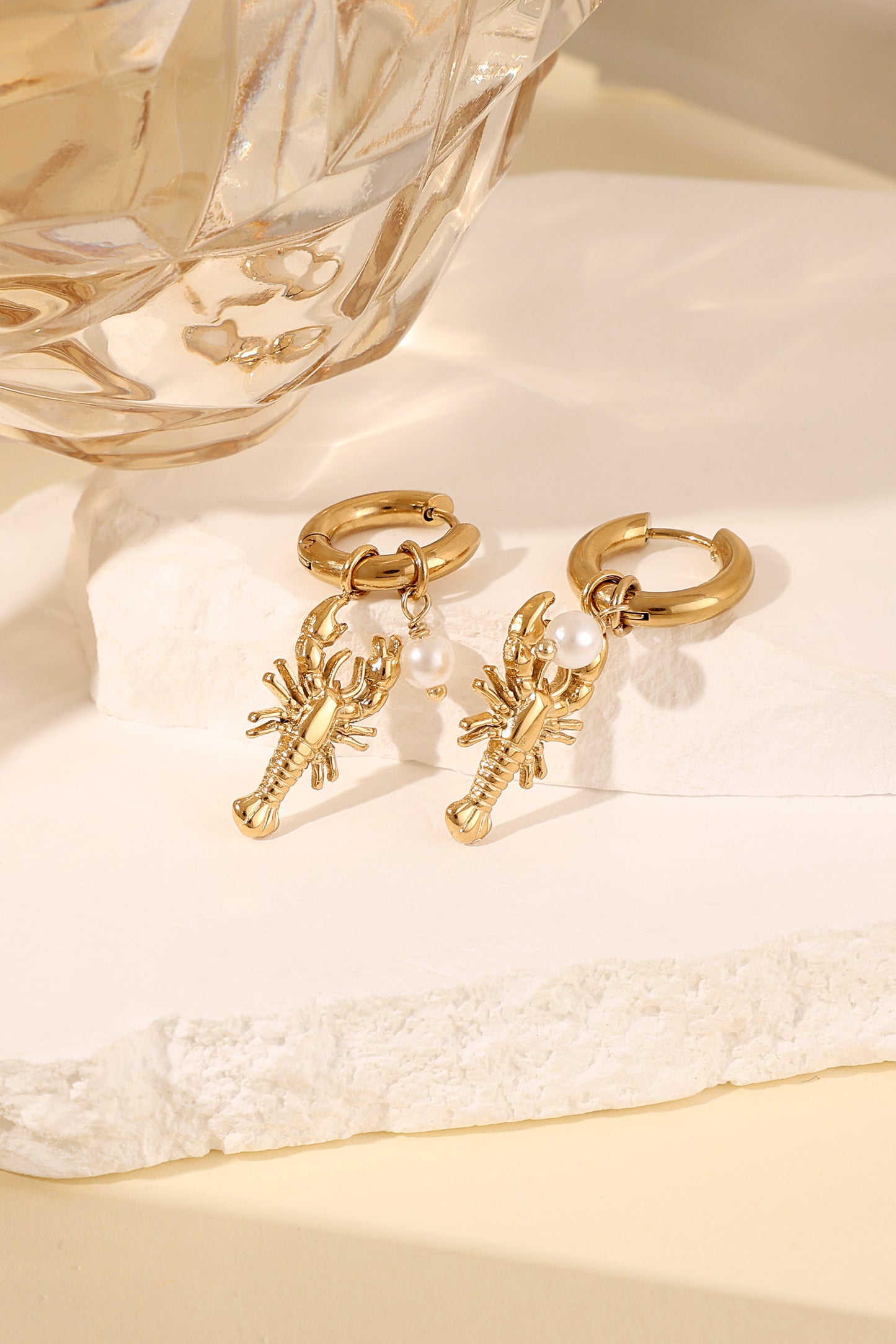 Sommerliche Creolen in Gold mit Perlendetail
