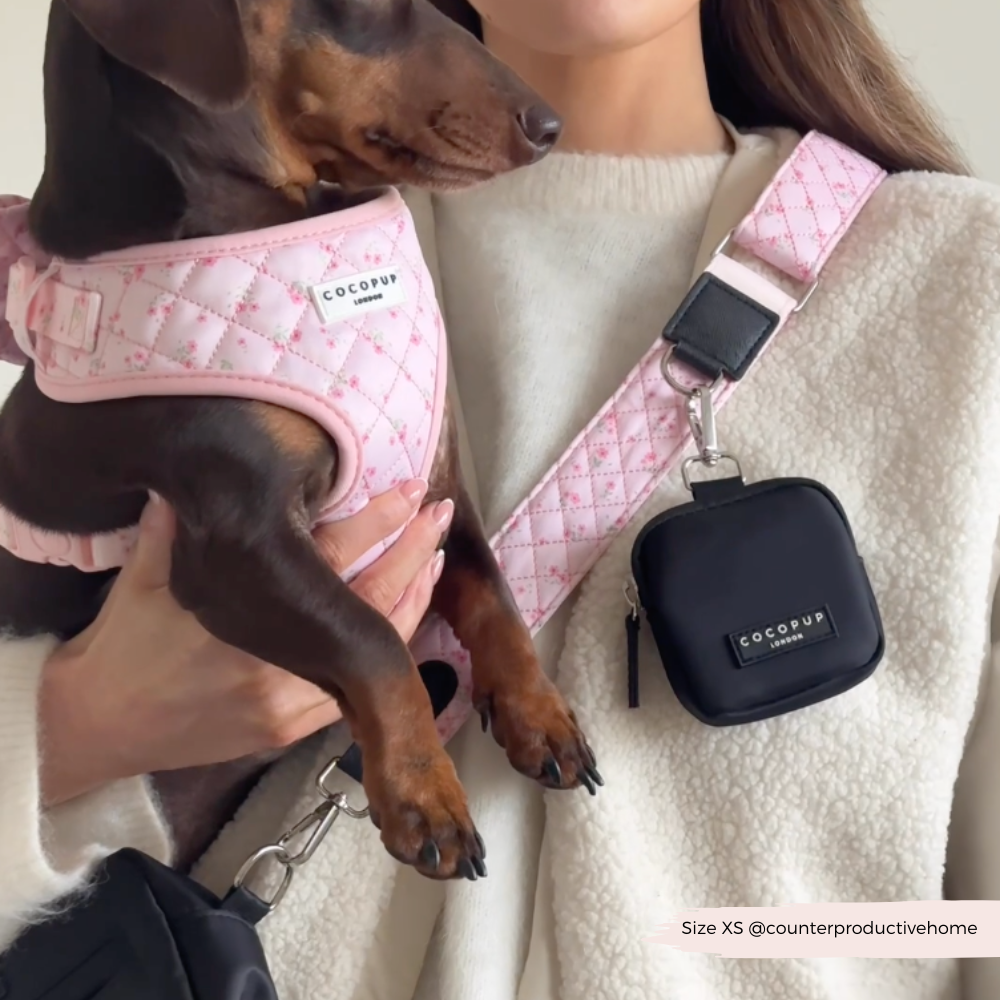 Bequemes Hundegeschirr "Quilted Ditsy Floral Pink": Stylish und sicher – das perfekte Halsgeschirr für deine Fellnase.