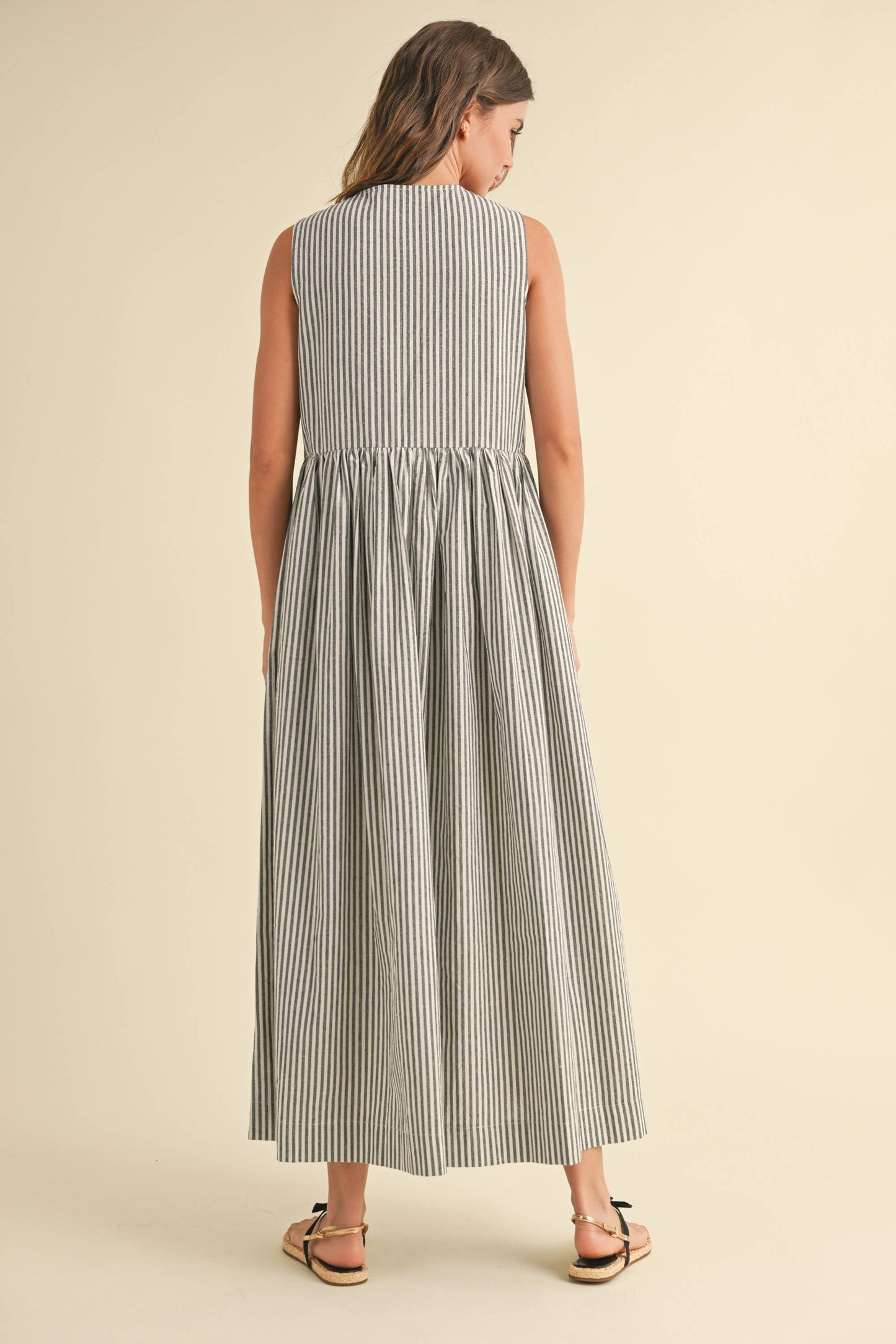 Gestreiftes Maxikleid mit Schleifen