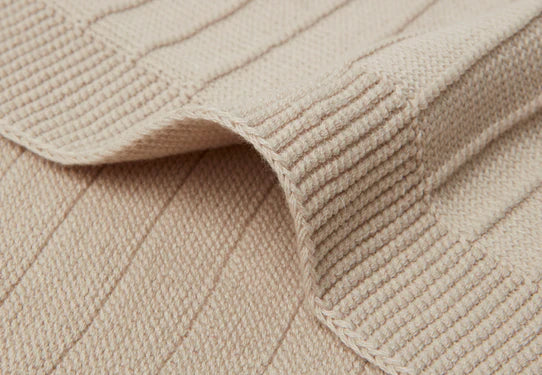 Weiche Babydecke in Nougat aus Bio-Baumwolle von Jollein.