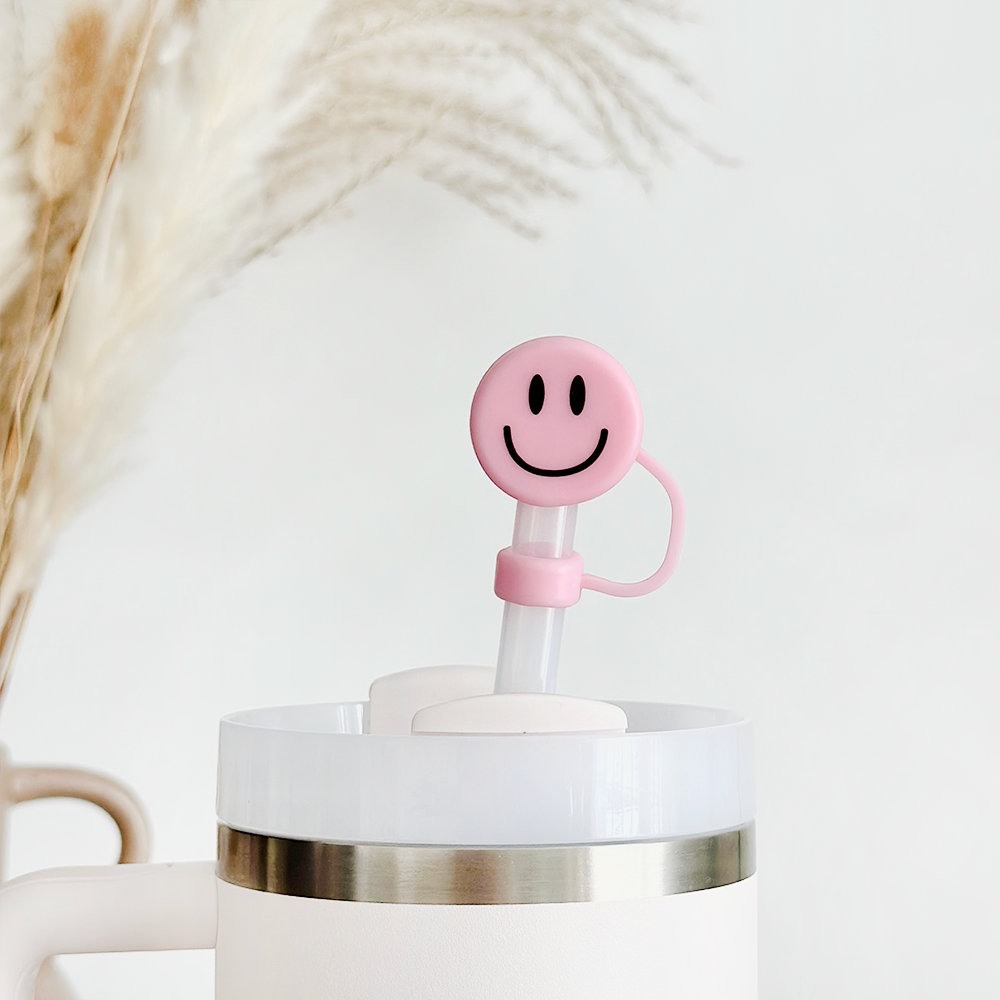 Der Pink Smiley Straw Cover zeigt ein fröhliches Smiley-Gesicht und sorgt dafür, dass dein Strohhalm immer sauber bleibt. Ideal für deine täglichen Erfrischungen!