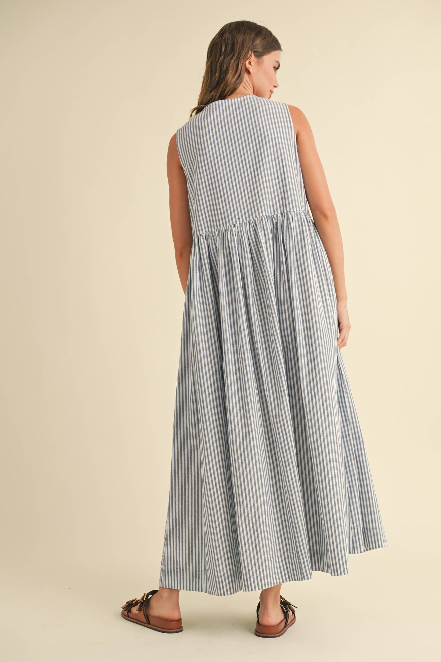 Gestreiftes Maxikleid mit Schleifen