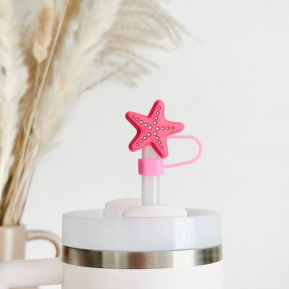 Mit dem Pink Starfish Straw Cover wird jeder Schluck zu einem maritimen Erlebnis – süß, praktisch und stylisch!