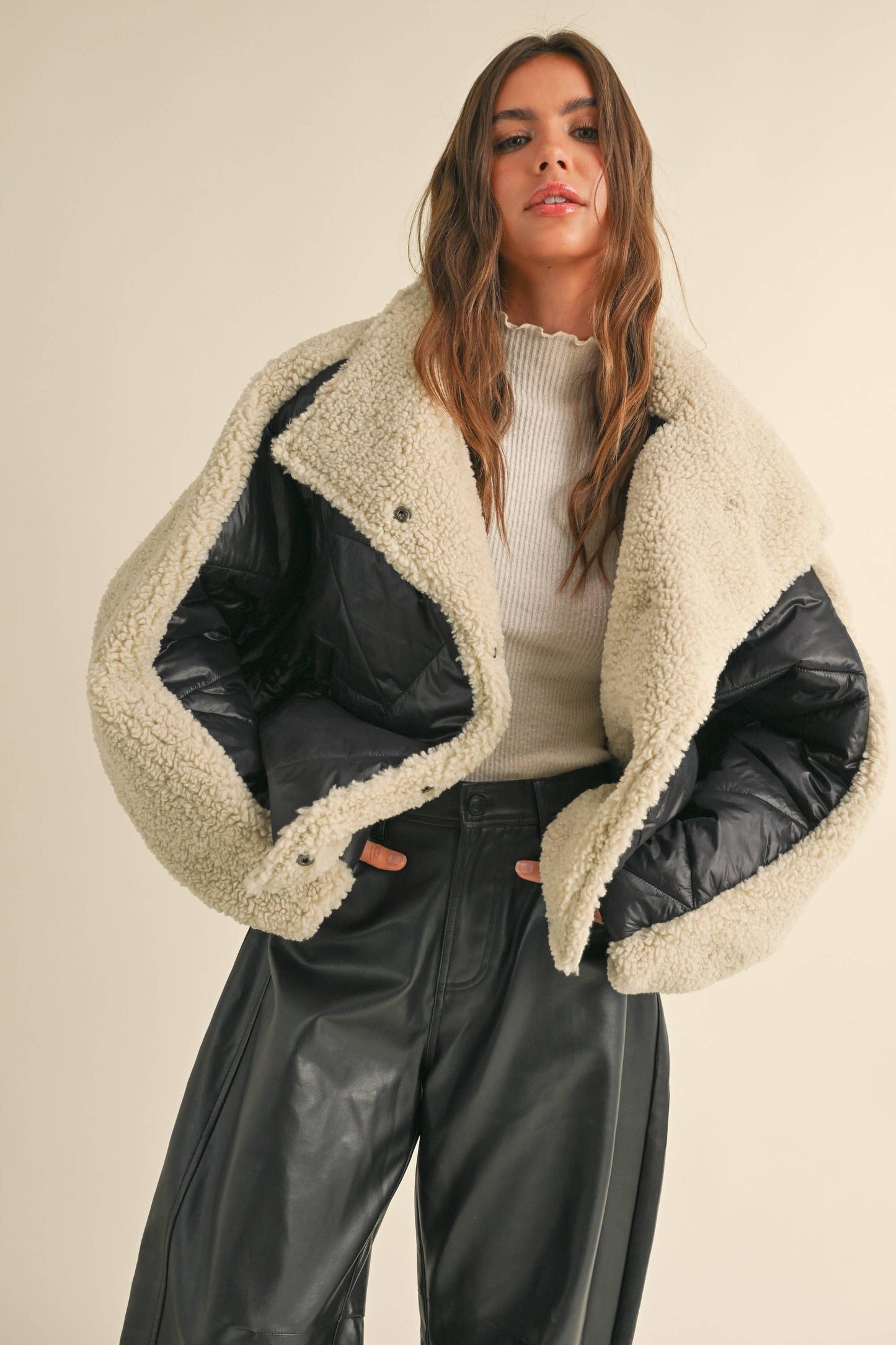 Oversize-Trendjacke mit Lammfellkontrast