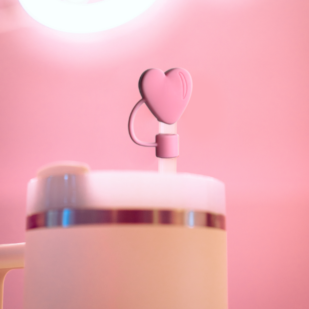 Mit dem Pink Heart Straw Cover wird jeder Schluck noch süßer. Das niedliche Herzdesign macht jedes Getränk zu einem Hingucker!