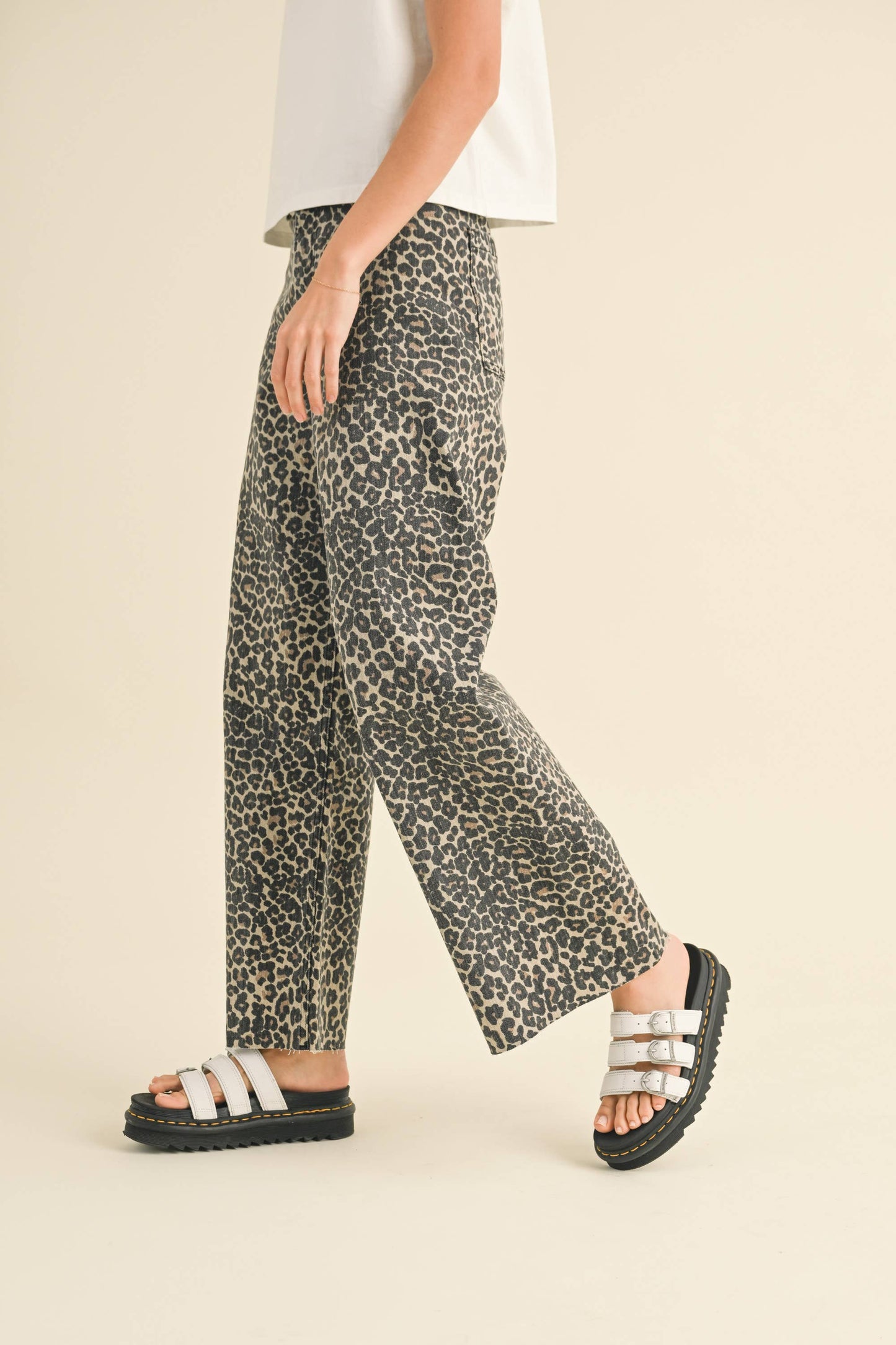 Wide-Leg-Jeans mit Leopardenmuster