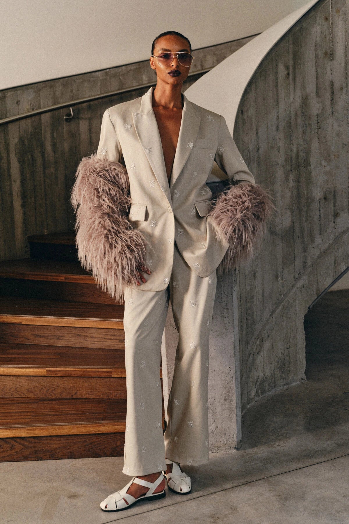 Damenhose mit weitem Bein und elegantem Muster