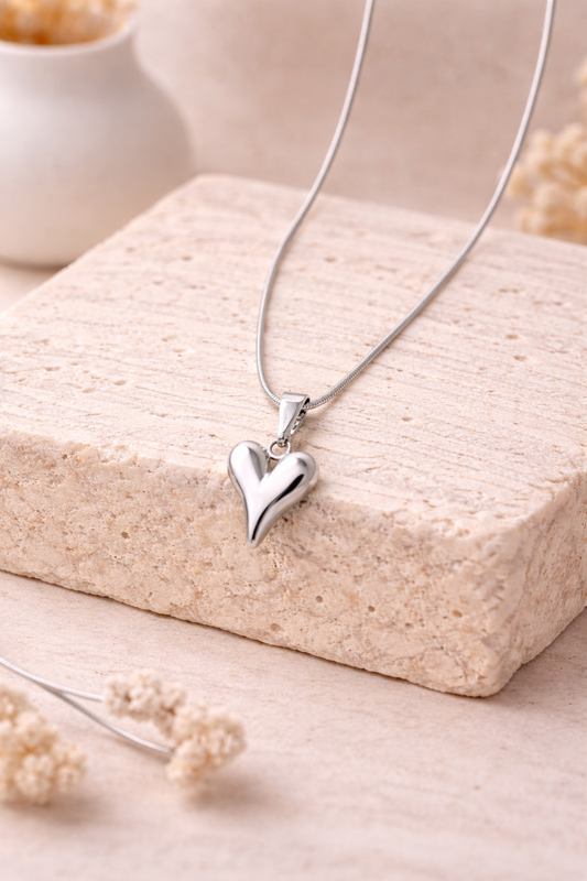 Goldene Herz Kette – Minimalistische Halskette mit Herz Anhänger