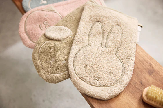 Miffy Waschlappen aus weichem Badetuchstoff – Ideal für sanfte Pflege nach dem Baden.