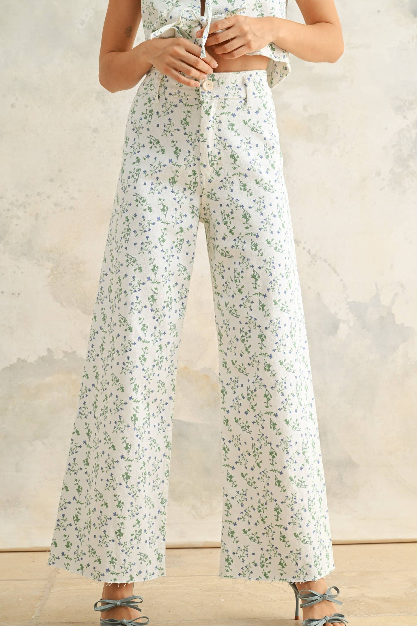 Wide-Leg-Jeans mit Blumenprint – Süßer Blumenprint für den Frühling und eine lockere Passform für maximalen Komfort.