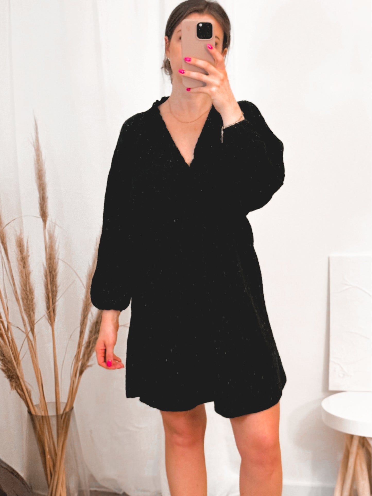Feminines Sommerkleid in Schwarz mit Ballonärmeln