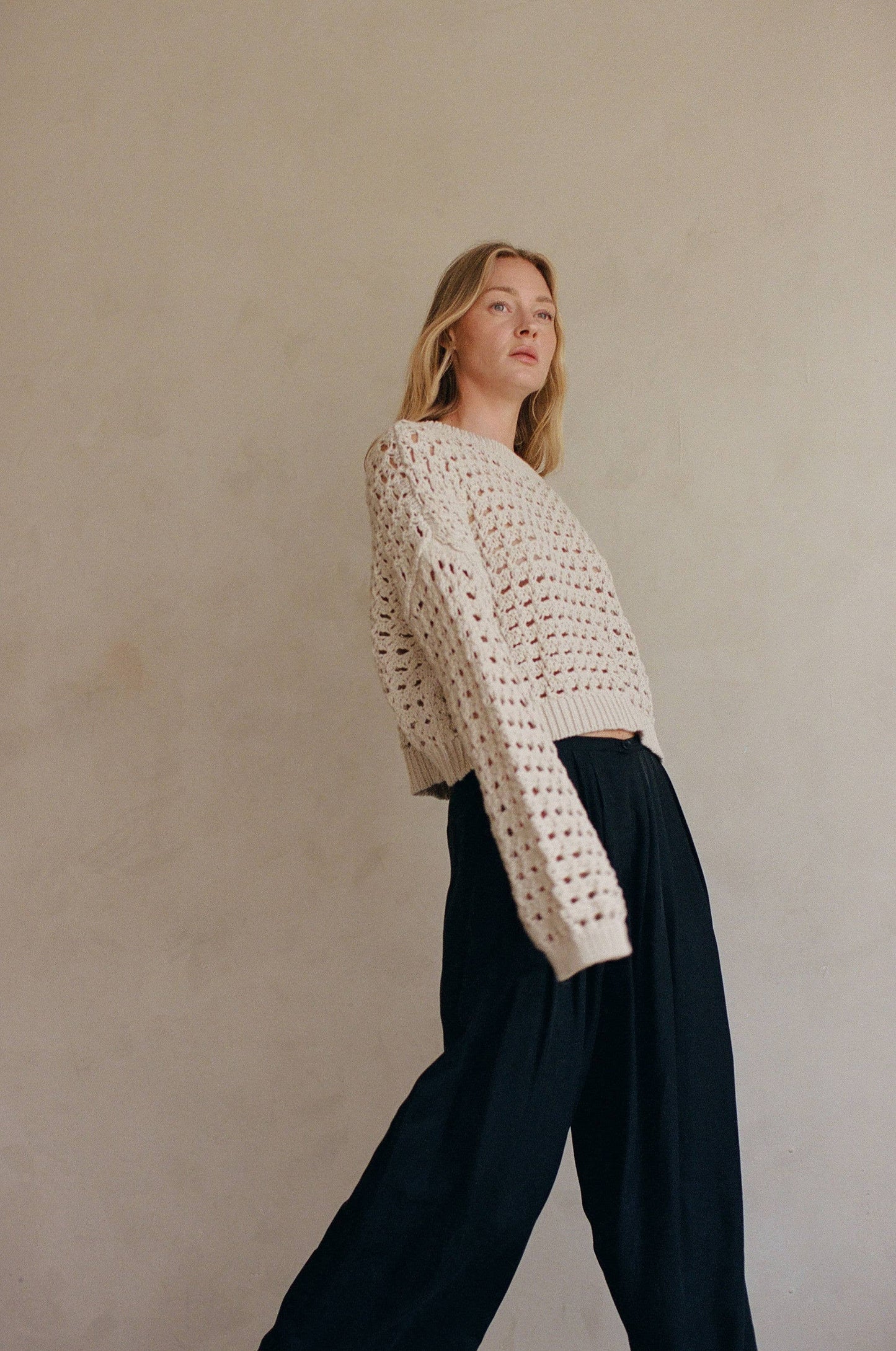 Leichter Pullover mit Strukturstrick und geripptem Saum