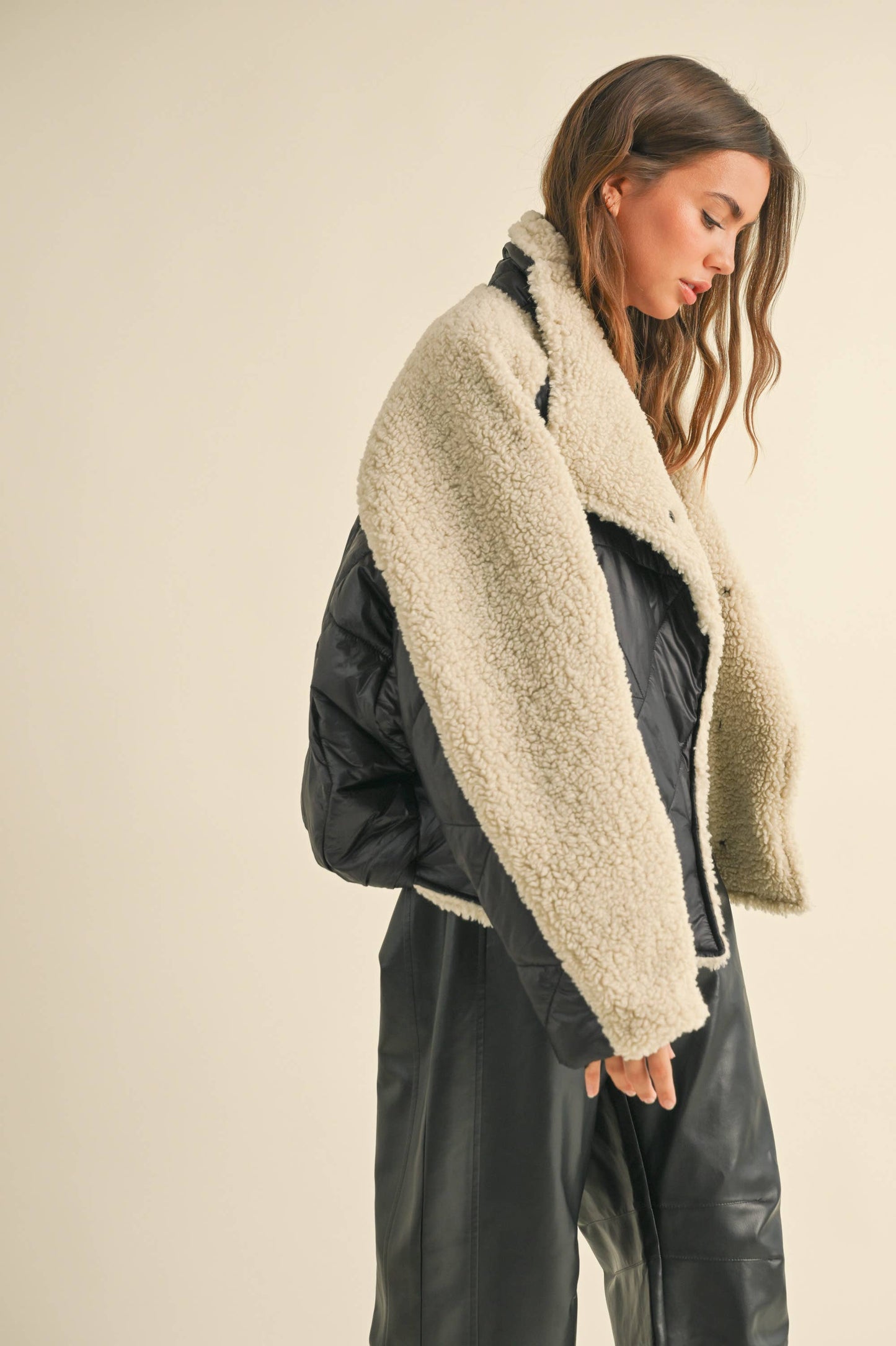 Oversize-Trendjacke mit Lammfellkontrast