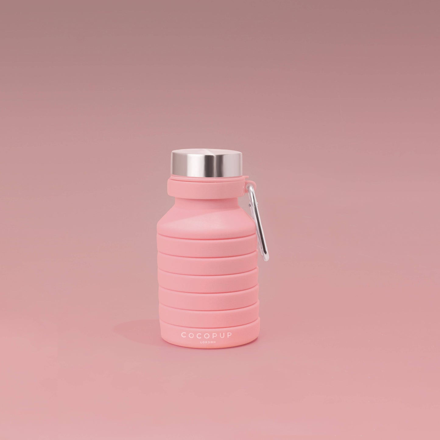 Rosa faltbare Wasserflasche mit 500 ml Fassungsvermögen – perfekt für Hundespaziergänge.