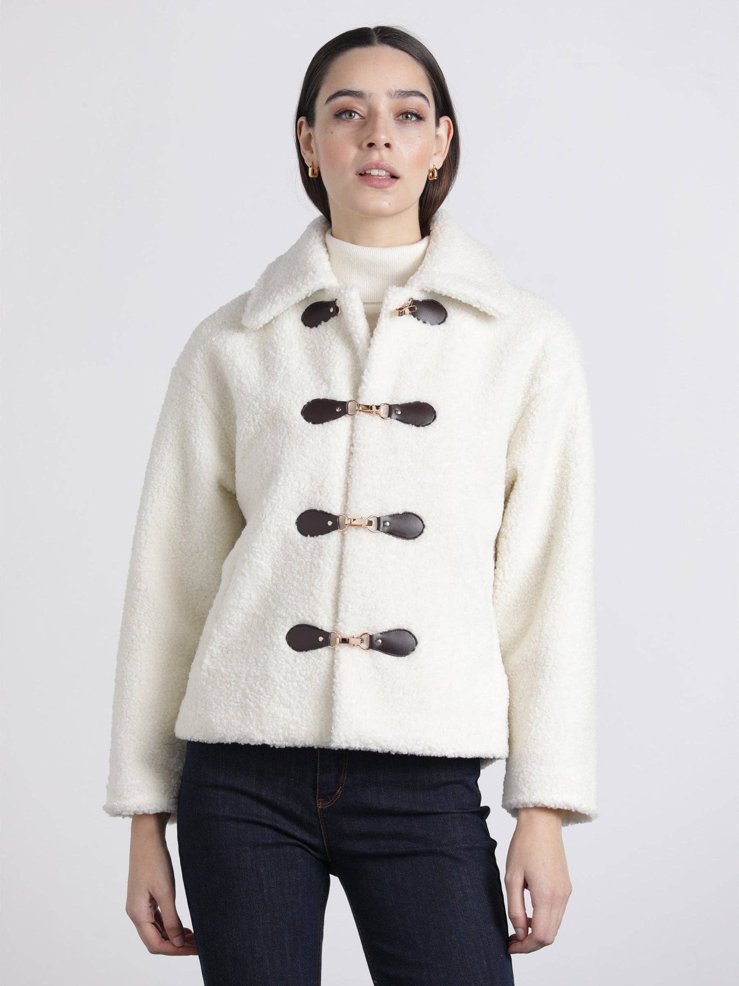 Moderne Teddy-Jacke für Herbst und Winter, lässig kombiniert mit Jeans
