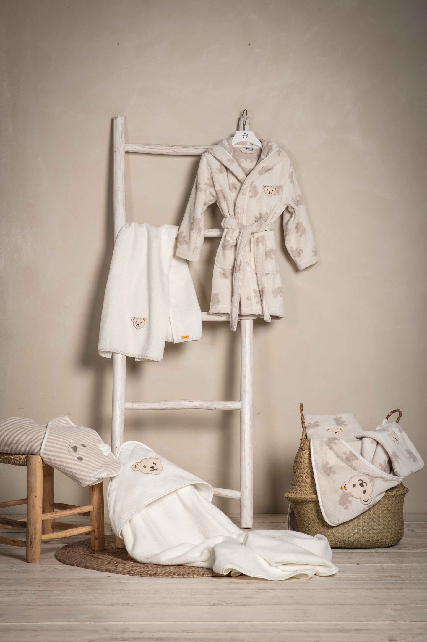 Baby-Badetuch mit Kapuze, ideal für die zarte Haut Ihres Babys nach der Wanne.