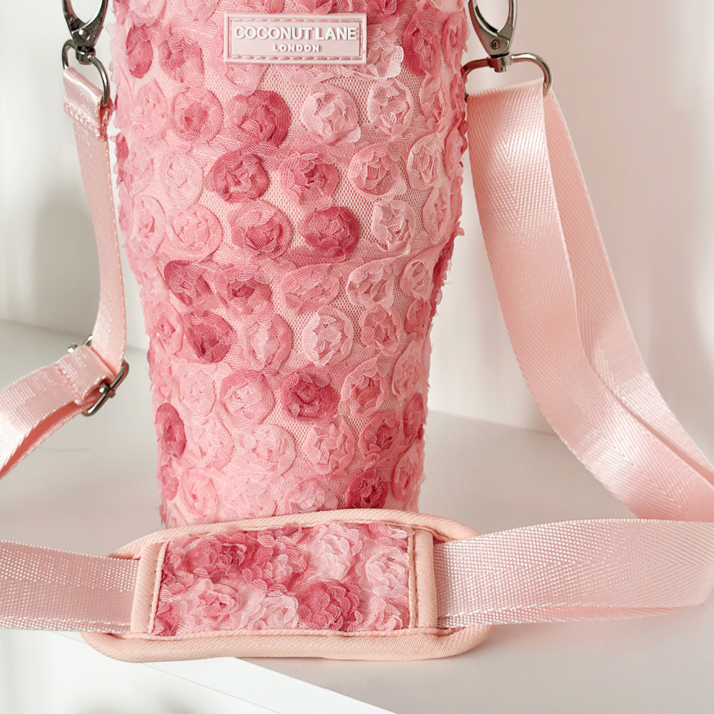 Schick und funktional – Tumbler Carry Case 3D Floral – Diese Hülle kombiniert praktischen Schutz mit einem beeindruckenden 3D-Blumendesign, das deinen Tumbler zum Blickfang macht.