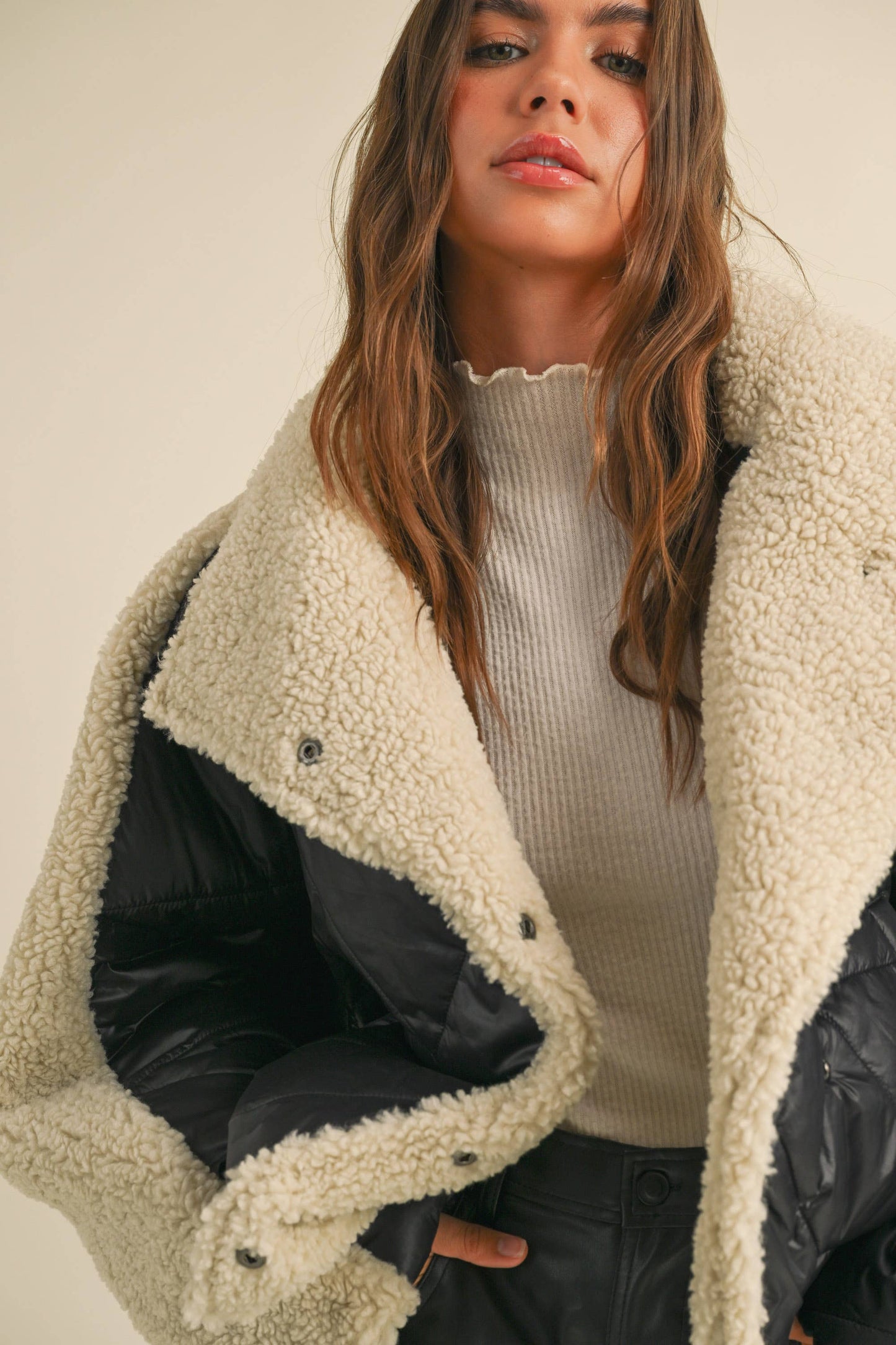 Oversize-Trendjacke mit Lammfellkontrast