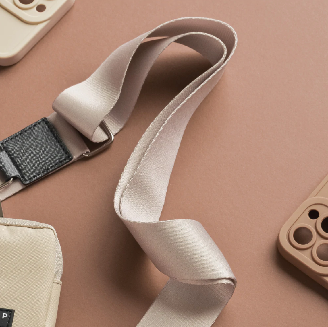 Verstellbarer Bag Strap für die Cocopup Hundegassitasche in zeitlosen Farben für elegantes Design bei jedem Spaziergang.