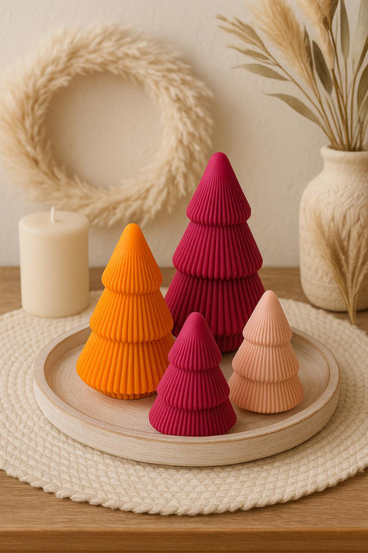 Weihnachtsbäume in verschiedenen Größen und Farben