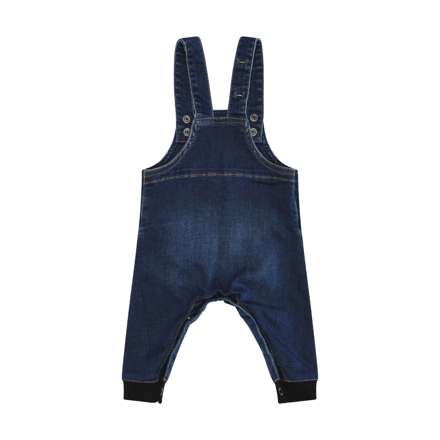 Komfortable Baby-Jeanslatzhose mit verstellbaren Trägern und Latz.