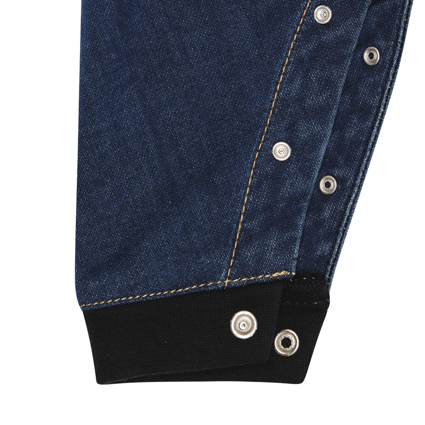 Baby-Jeanslatzhose mit Latz und verstellbaren Trägern – perfekt für aktive Entdecker.