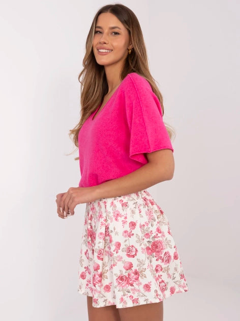 Knalliges pinkes Basic-Tee mit femininer Note