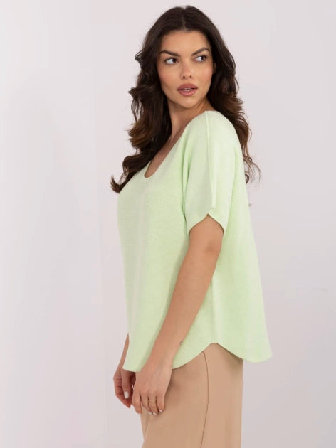 Basic-Shirt in Pistazie mit V-Ausschnitt