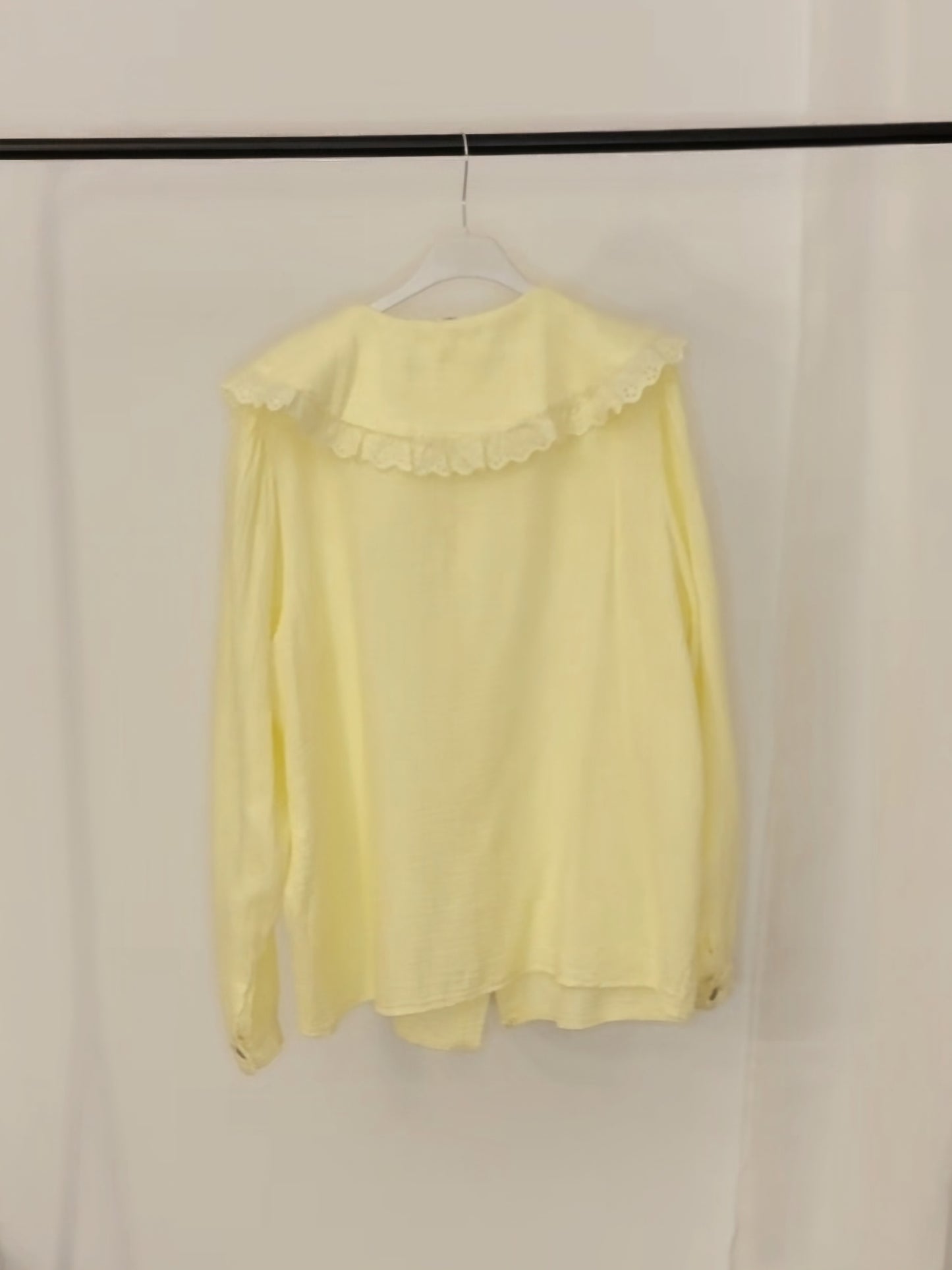 Musselin-Bluse mit Statement-Kragen