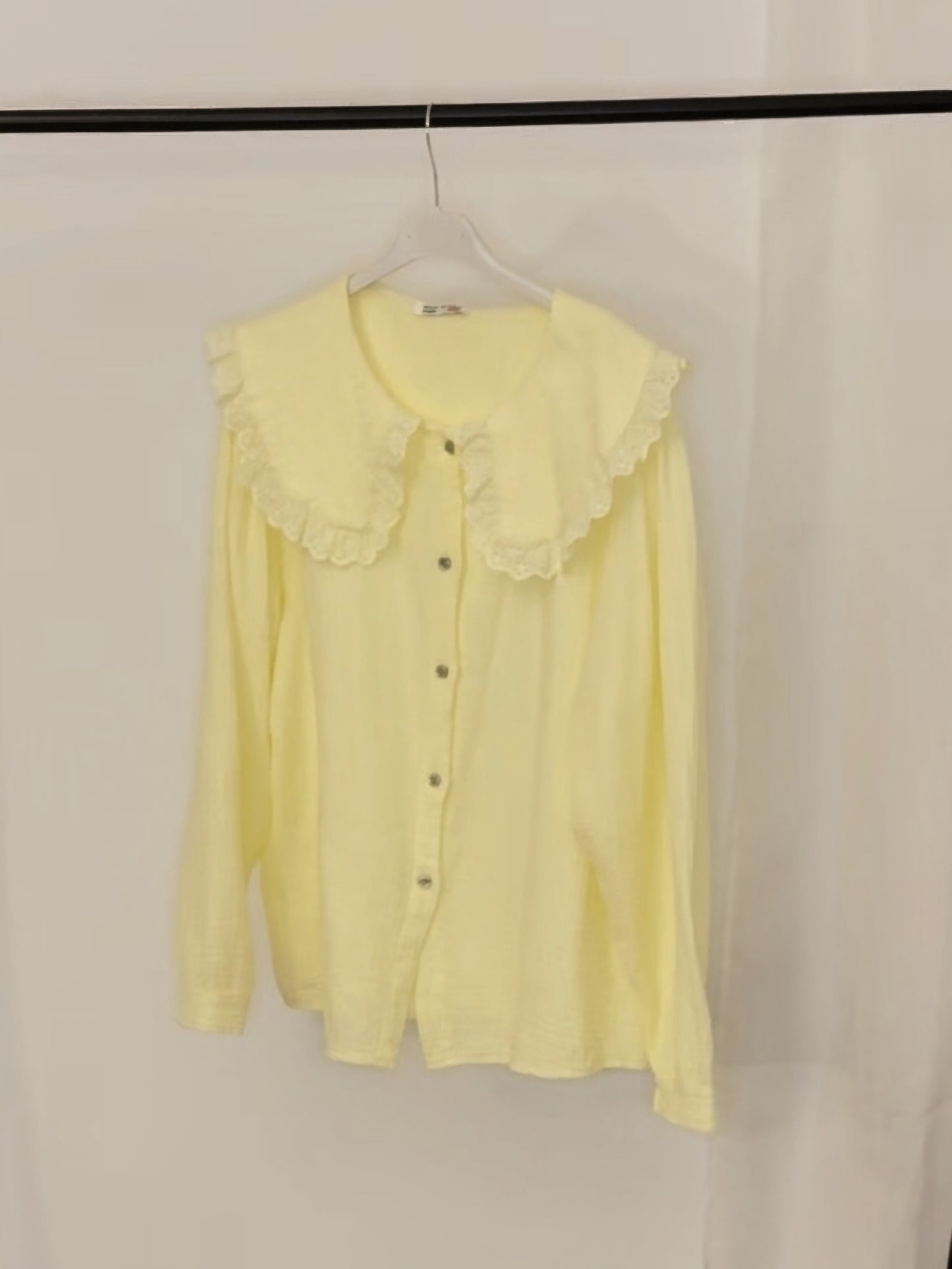 Musselin-Bluse mit Statement-Kragen